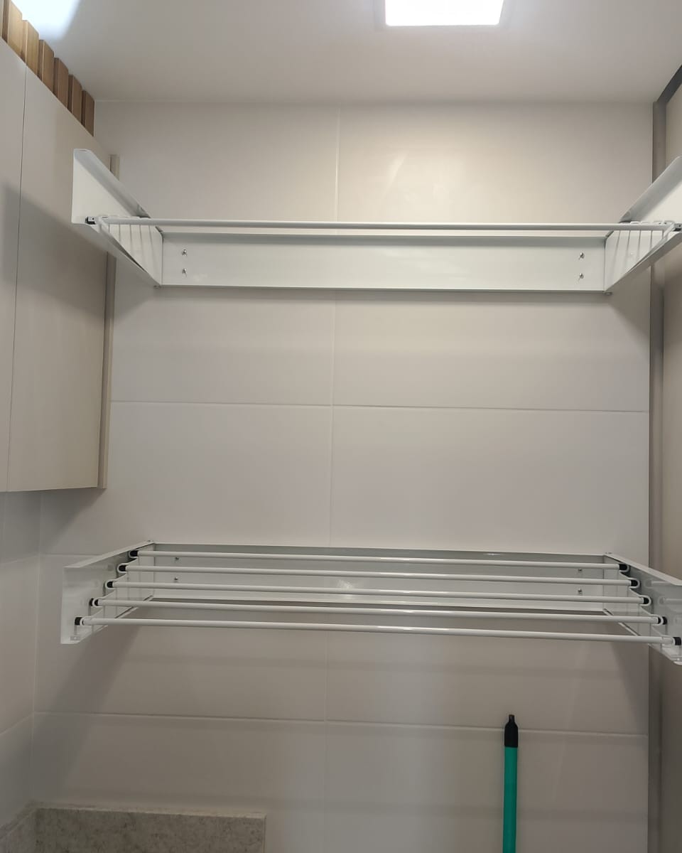 Varal instalado em varanda